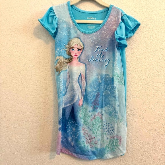 Bundle of Disney Princesses, Frozen and Stitch Nightgowns. Size 4/5 & 6/… - Picture 10 of 17